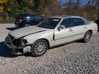  Salvage Lincoln Towncar