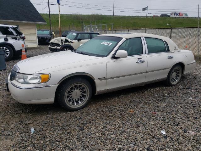  Salvage Lincoln Towncar