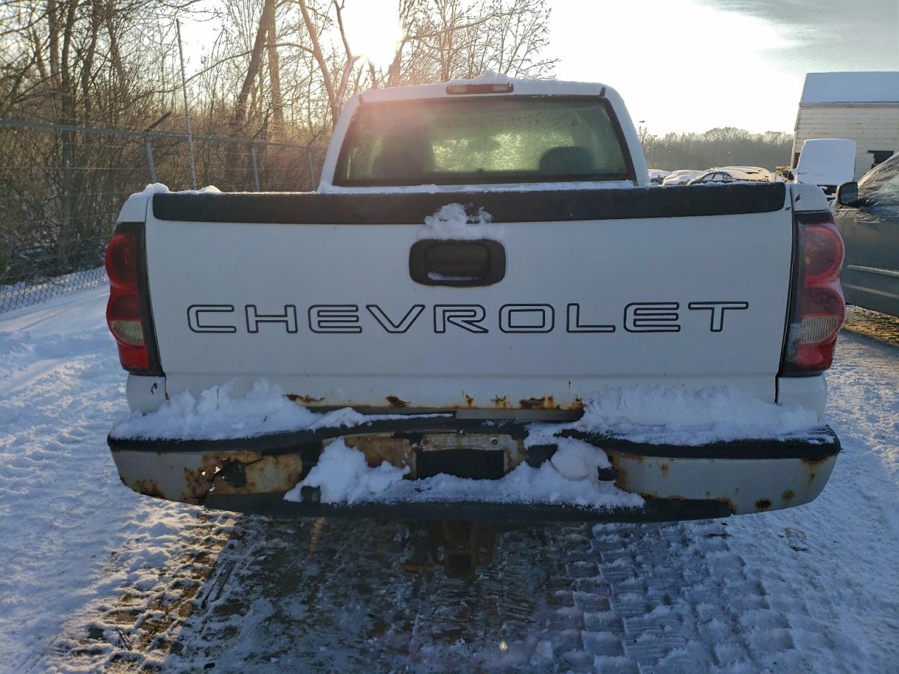 Chevrolet Silverado C1500 Image 3