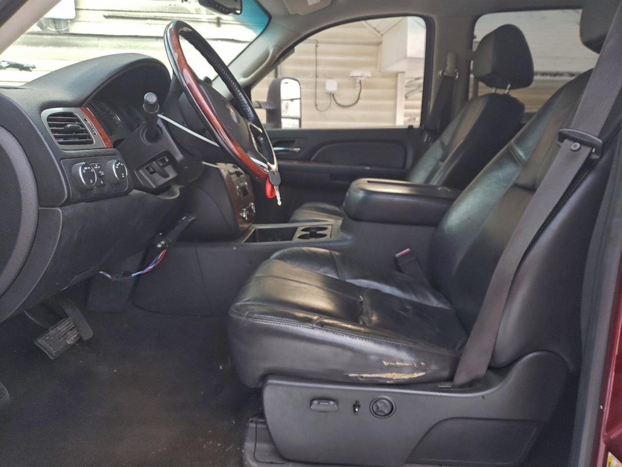 Chevrolet Silverado K1500 Image 12