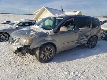  Salvage Chrysler Minivan