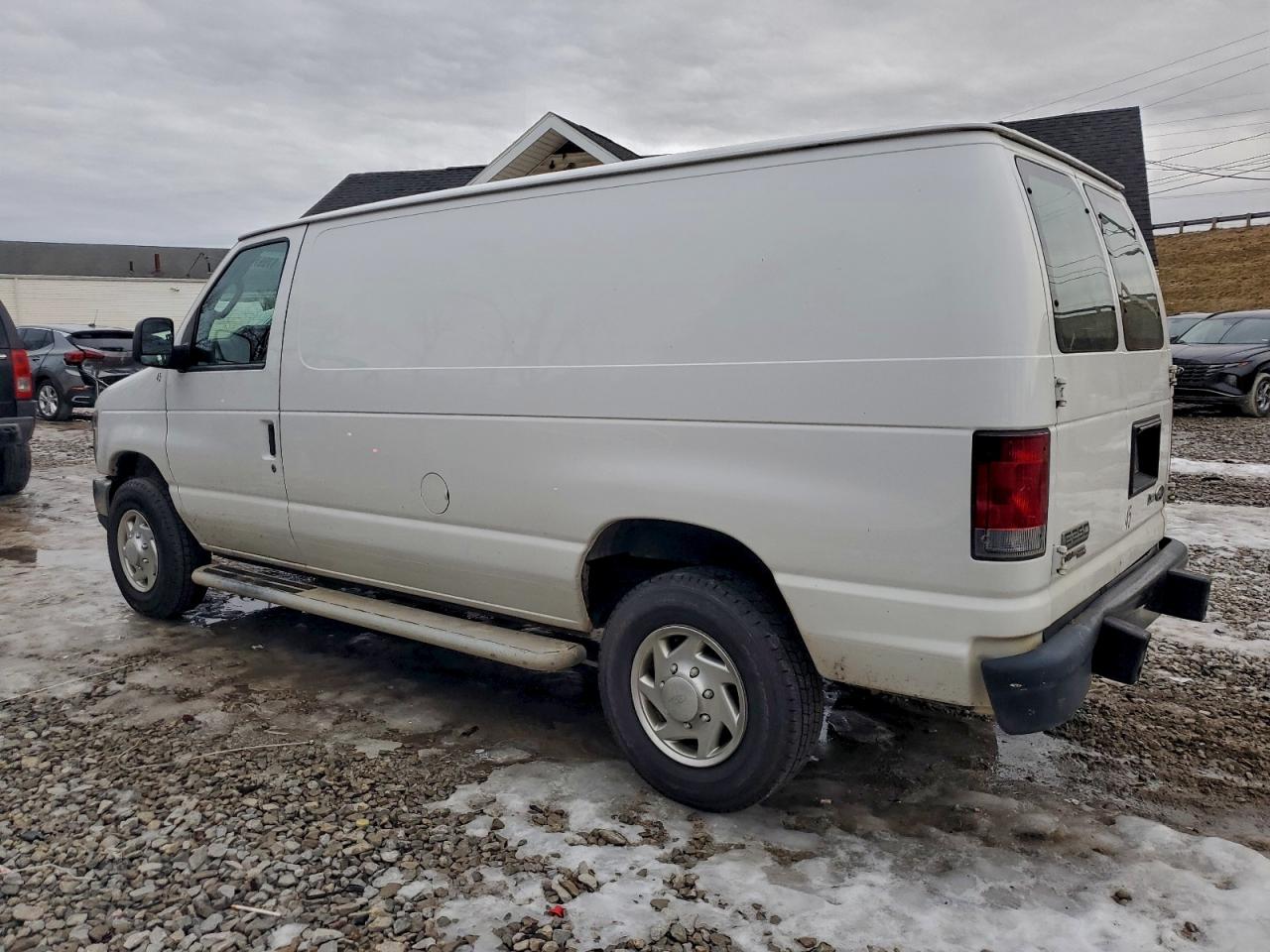 Ford Econoline E250 Van Image 7