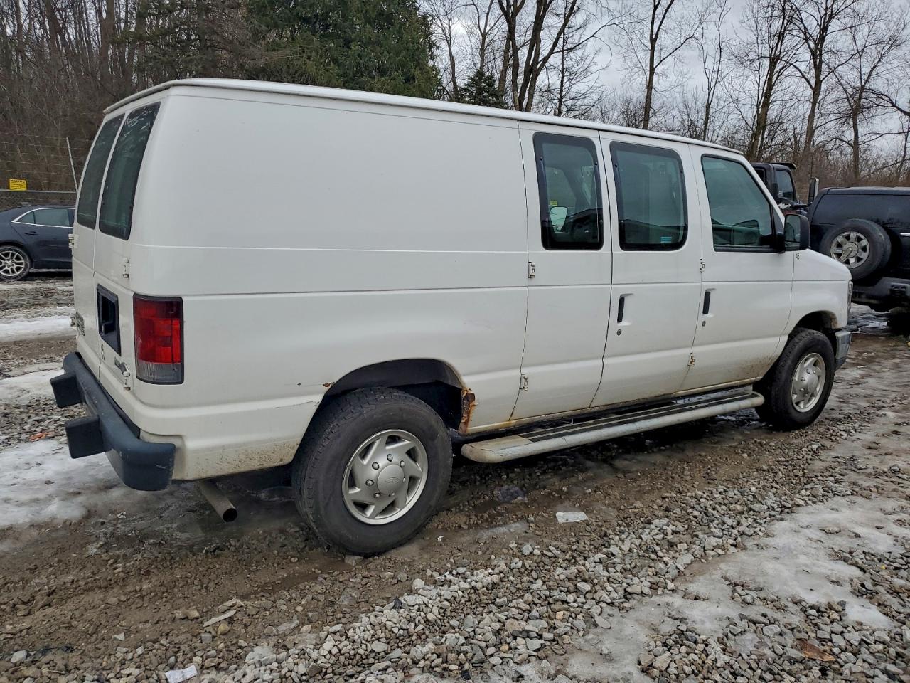 Ford Econoline E250 Van Image 8