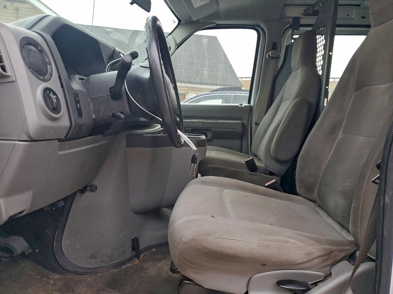 Ford Econoline E250 Van Image 10