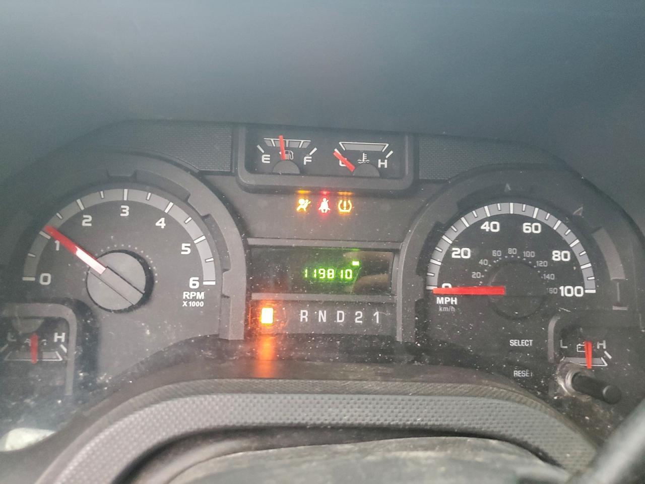 Ford Econoline E250 Van Image 9