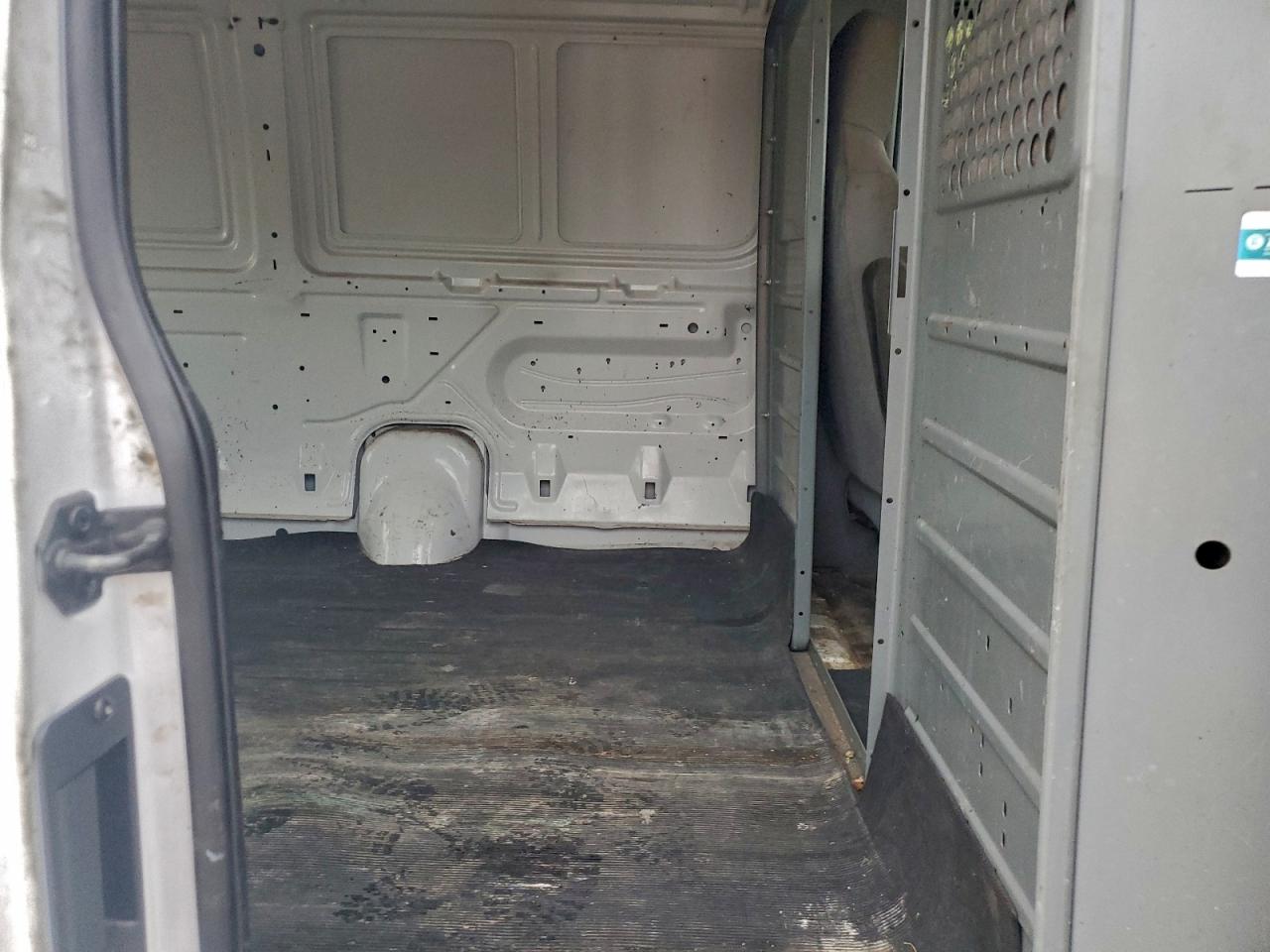 Ford Econoline E250 Van Image 2