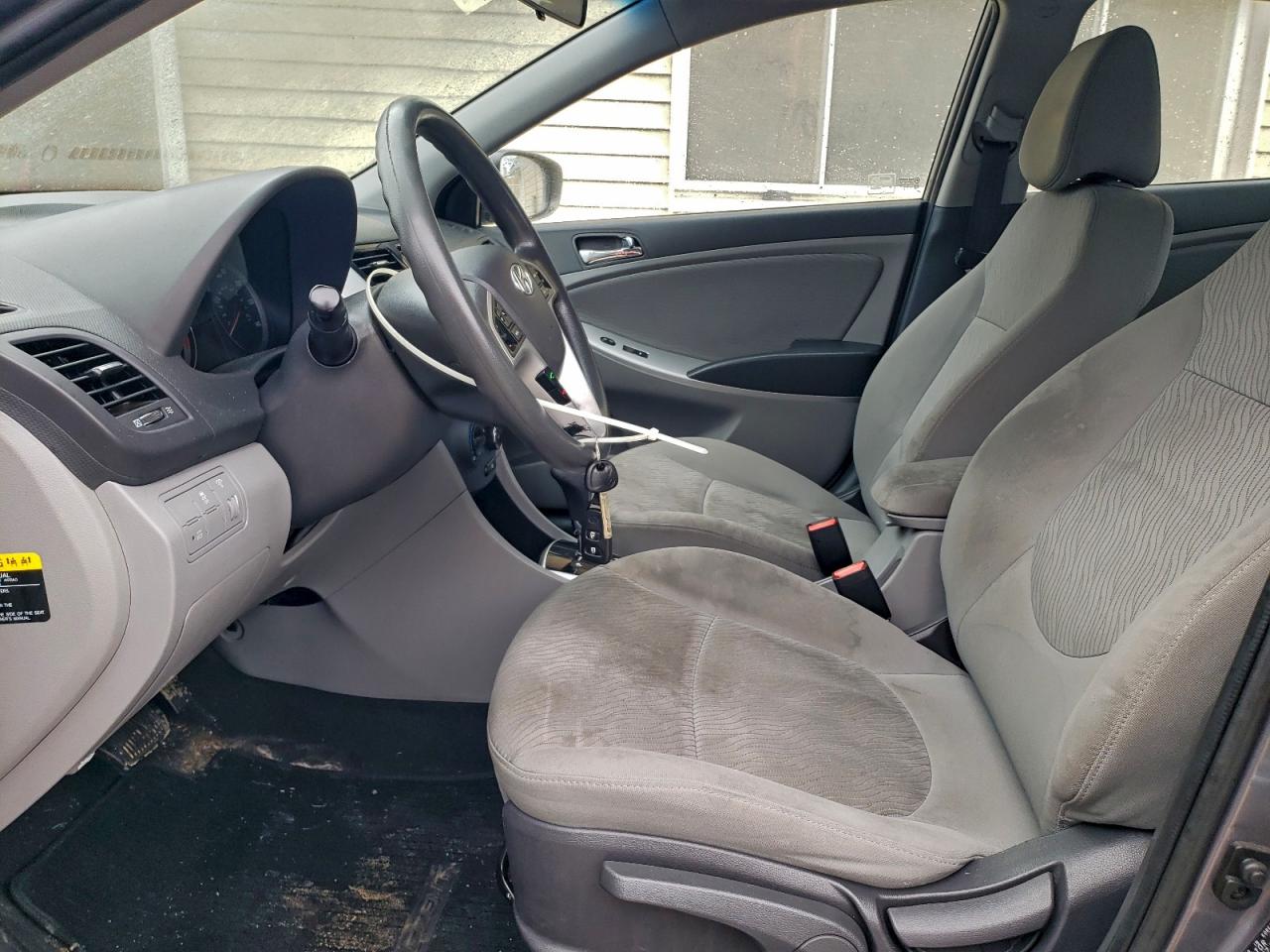 Hyundai ACCENT Gls Image 12