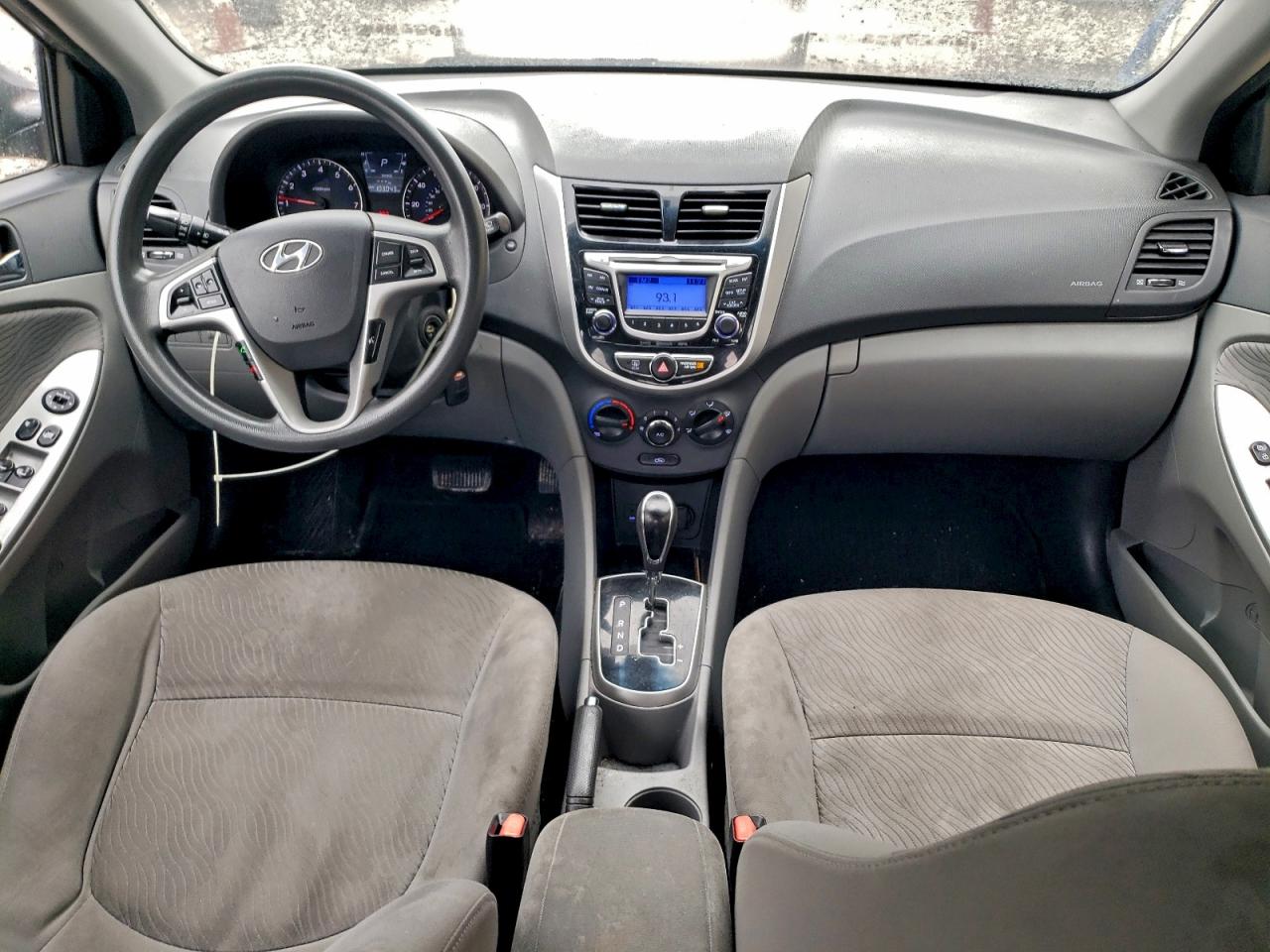 Hyundai ACCENT Gls Image 10