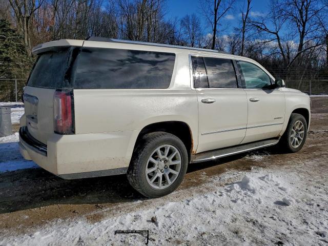 GMC Yukon Denali Image 7