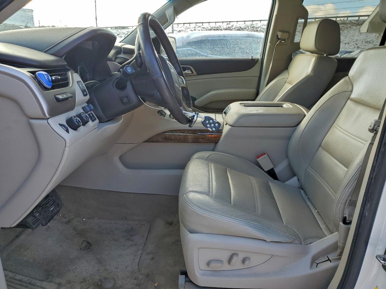 GMC Yukon Denali Image 4