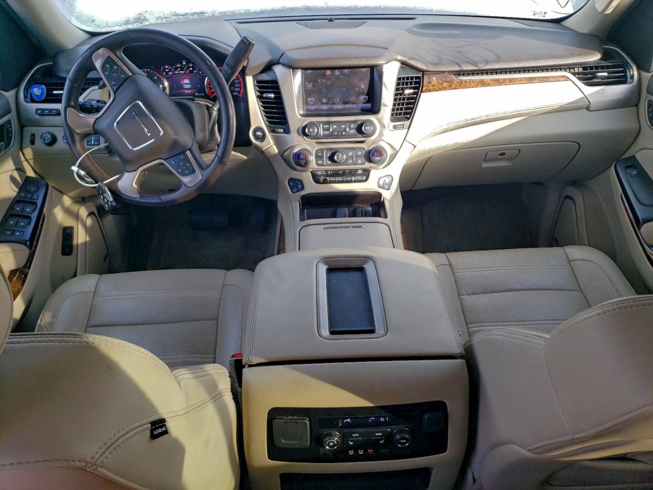 GMC Yukon Denali Image 5