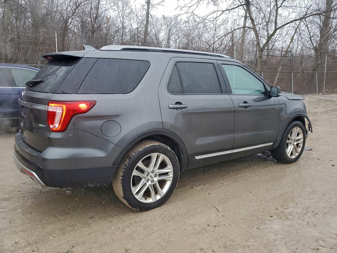 Ford Explorer Xlt Image 4