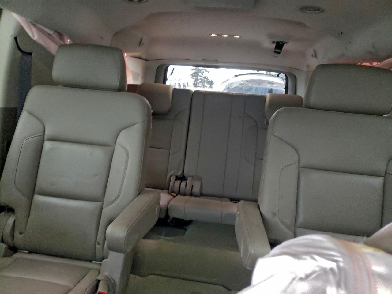 Chevrolet Suburban K1500 Premier Image 6