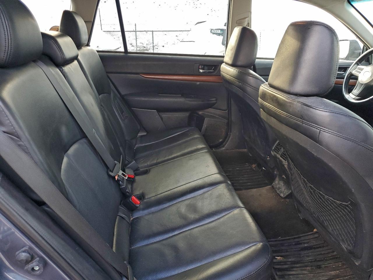 Subaru Outback 2.5i Limited Image 2